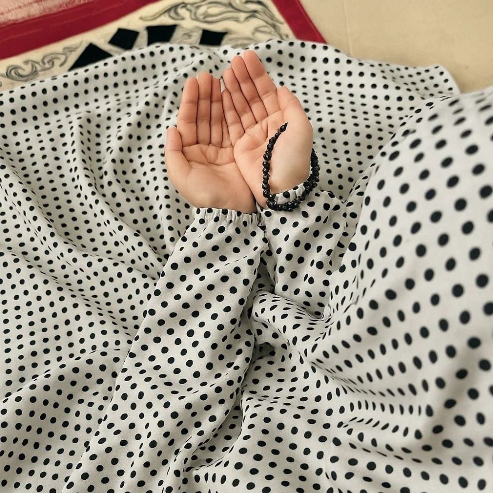 Namaz Chaddar - Dots Black